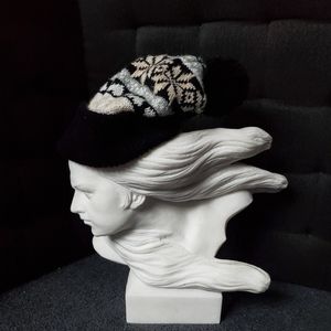 Thick knit heart pattern beanie hat